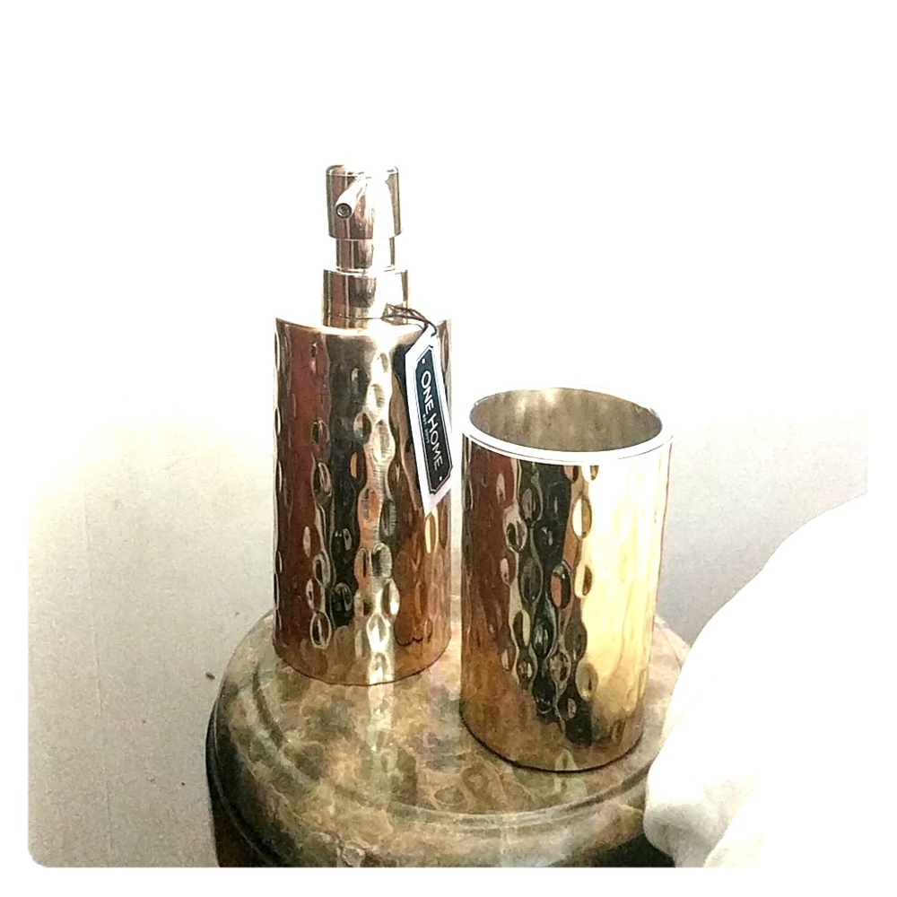 NWT set of 2 gold bathroom accessories